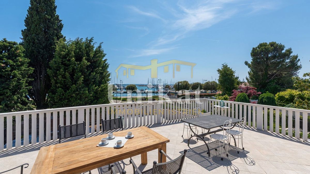 Casa di lusso - prima fila sul mare